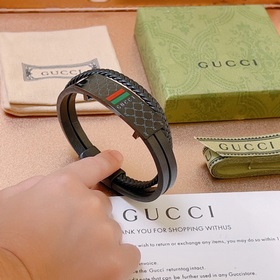 Новинка в продаже. Новейшая модель браслета Gucci, изготовленная 