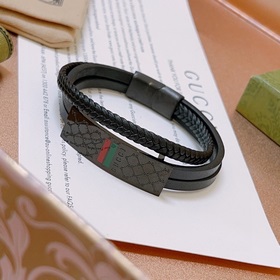 Новинка в продаже. Новейшая модель браслета Gucci, изготовленная 