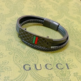 Новинка в продаже. Новейшая модель браслета Gucci, изготовленная 