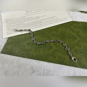 Gucci Браслет с подвеской виде свиного носа Длина： 18-20 см