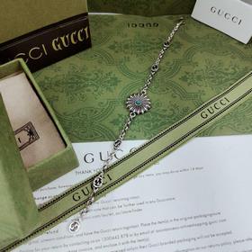 Новая модель Gucci с переплетенными буквами G и другими основными