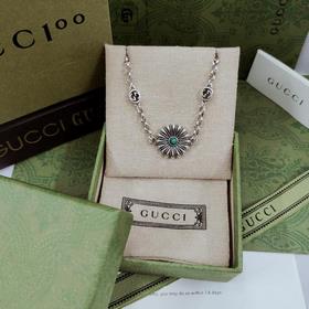 Новая модель Gucci с переплетенными буквами G и другими основными