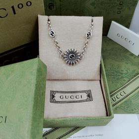 Новая модель Gucci с переплетенными буквами G и другими основными