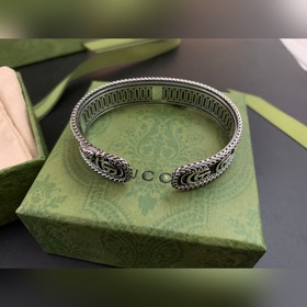 Gucci ретро браслет с рельефным изображением королевской змеи дво