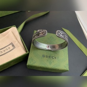 Gucci ретро браслет с рельефным изображением королевской змеи дво