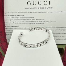 Gucci часы с браслетом