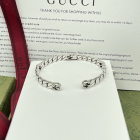Gucci часы с браслетом