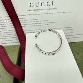 Gucci часы с браслетом