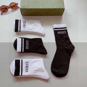 Одна коробка содержит 4 пары. Новые длинные носки Gucci, изготовл