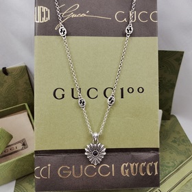 Новый дизайн Gucci с увеличенной формой и романтичными мотивами в