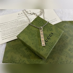 Gucci Сережка с черепом и костями Длина： 50+5 см