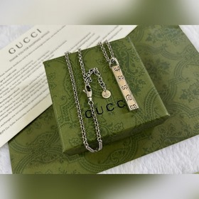 Gucci Сережка с черепом и костями Длина： 50+5 см