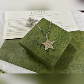 Gucci Красный пятиконечный кулон Длина： 50+5 см