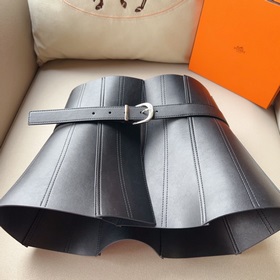 Пояс Hermes 26 см. Превосходный вид на фигуре, подходит к пальто