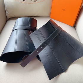 Пояс Hermes 26 см. Превосходный вид на фигуре, подходит к пальто 