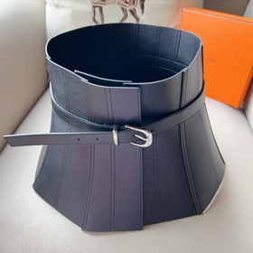 Пояс Hermes 26 см. Превосходный вид на фигуре, подходит к пальто 