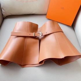 Пояс Hermes 26 см. Превосходный вид на фигуре, подходит к пальто
