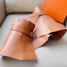 Пояс Hermes 26 см. Превосходный вид на фигуре, подходит к пальто 