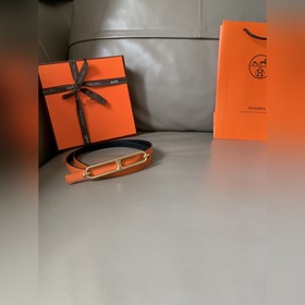 HERMES (Эрмес) Женский двусторонний пояс, аналогичный представлен