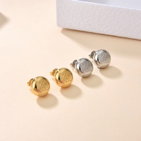 Новые серьги от Loewe стали популярными в Интернете. Простые и эл