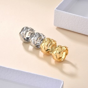 Новые серьги от Loewe стали популярными в Интернете. Простые и эл