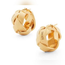 Новые серьги от Loewe стали популярными в Интернете. Простые и эл