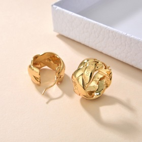 Новые серьги от Loewe стали популярными в Интернете. Простые и эл
