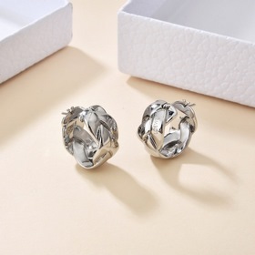 Новые серьги от Loewe стали популярными в Интернете. Простые и эл