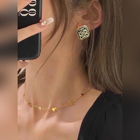 Новые серьги от Loewe стали популярными в Интернете. Простые и эл
