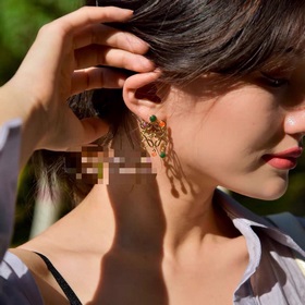 LOEWE Серьги-гвоздики Классический дизайн с логотипом LOEWE Anagr