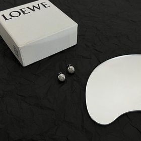 L0EWE Loewe серьги-гвоздики кольцевая застежка с гравировкой LOEW