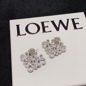 Новая модель 2024 года от LOEWE. Серьги с бриллиантами. Влюбилась