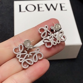 Новая модель 2024 года от LOEWE. Серьги с бриллиантами. Влюбилась