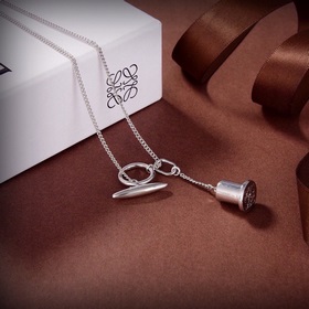 LOEWE ожерелье Классический дизайн с логотипом LOEWE Anagram. Про