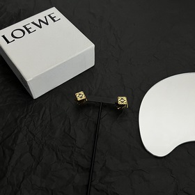 L0EWE Loewe серьги-гвоздики кольцевая застежка с гравировкой LOEW