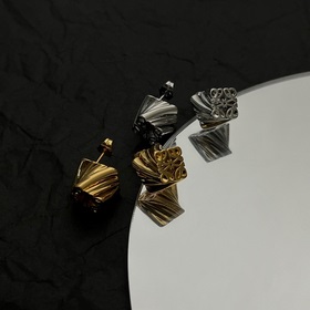 L0EWE Loewe серьги-гвоздики кольцевая застежка с гравировкой LOEW