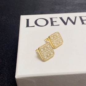 Новые серьги LOEWE квадратной формы кремового цвета. Я влюбилась 