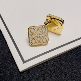 Новые серьги LOEWE квадратной формы кремового цвета. Я влюбилась 