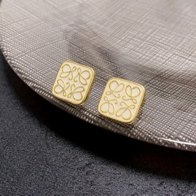 Новые серьги LOEWE квадратной формы кремового цвета. Я влюбилась 