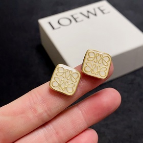 Новые серьги LOEWE квадратной формы кремового цвета. Я влюбилась 