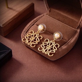 LOEWE Серьги-гвоздики Классический дизайн с логотипом LOEWE Anagr