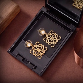 LOEWE Серьги-гвоздики Классический дизайн с логотипом LOEWE Anagr