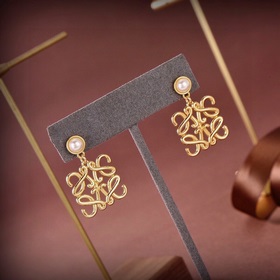 LOEWE Серьги-гвоздики Классический дизайн с логотипом LOEWE Anagr