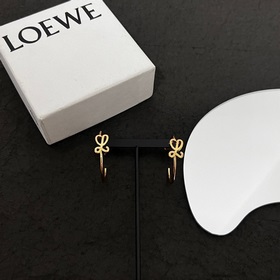 L0EWE Loewe серьги-гвоздики кольцевая застежка с гравировкой LOEW