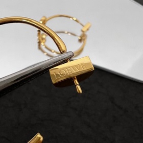 L0EWE Loewe серьги-гвоздики кольцевая застежка с гравировкой LOEW
