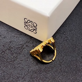 Loewe антикварное кольцо с ажурной оправой и бриллиантами. Это ко
