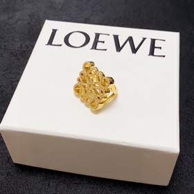 Loewe антикварное кольцо с ажурной оправой и бриллиантами. Это ко
