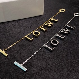 Новый браслет LOEWE с буквами действительно впечатляет своим диза