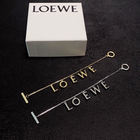 Новый браслет LOEWE с буквами действительно впечатляет своим диза