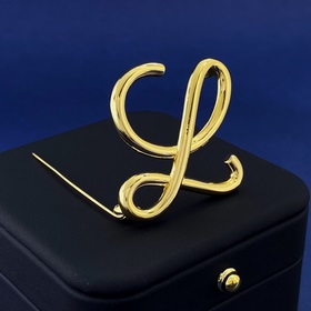 LE92 55 58 LOEWE Брошь с металлической буквой L из гладкой латуни